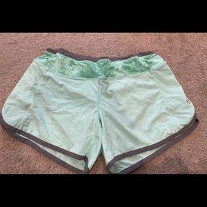 Lululemon Groovy run shorts. Mint green